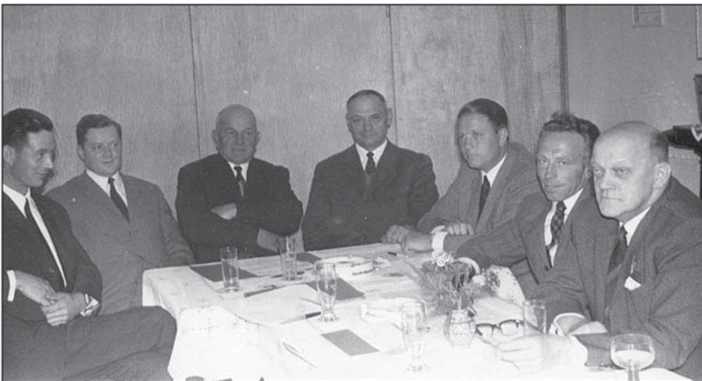 Letzter Gemeinderat der Gemeinde Breidt mit Bürgermeister Franz-Josef Wacker (2. vl), 1969