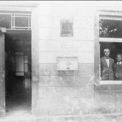 Von 1925 bis ca. 1930 war die Post in Lohmar auf der Hauptstr. (neben Gaststätte Schnitzler)