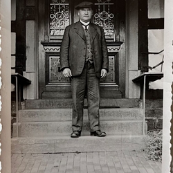 Hugo Breideneichen. Auf der Rückseite des Fotos  hat Maria Wurm (Röger) vermerkt: Andenken an Wahlscheid 8.9.1935