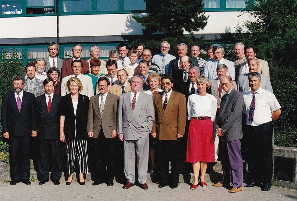 Stadtrat (1989 - 1994) auf der Realschultreppe 1993