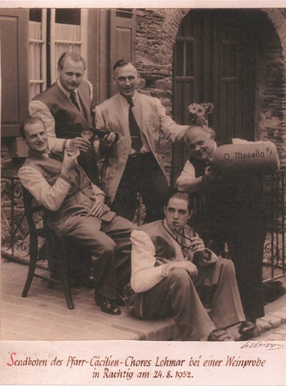 von links: Adalbert Streichardt, Willy Küpper (Fotogeschäft in der Kirchstraße) Heinrich Lohmar (1. Vorsitzender), Thomas Kappes (Chorleiter und gebürtig von Rachtig) und vorne Hans Eich.