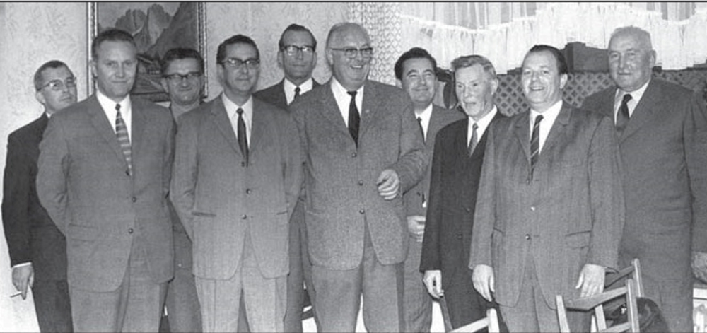 Letzter Gemeinderat der Gemeinde Halberg mit Bürgermeister Willibald Jakobs (2. vr), 1969