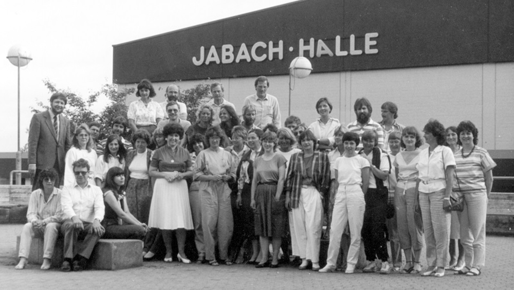 Lehrkräfte der Realschule bei der Eröffnung der Jabachhalle 1982