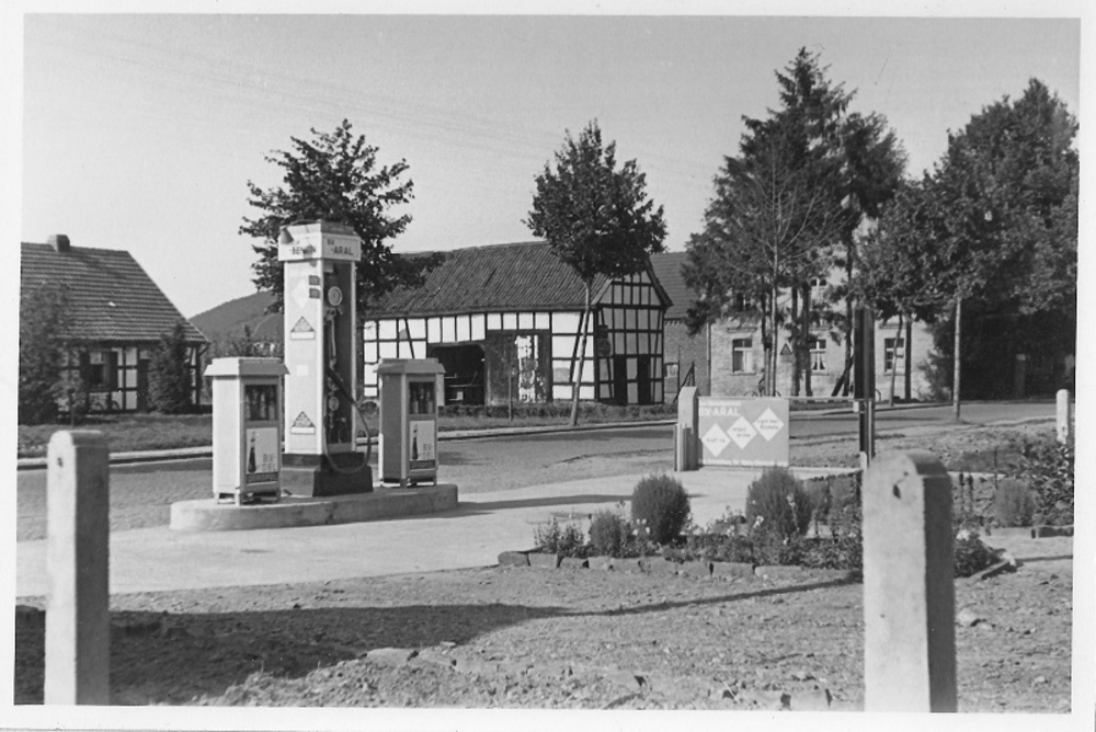 Tankstelle 1936 mit Blick auf die gegenüberliegende Seite Ecke Hauptstraße/Auelsweg