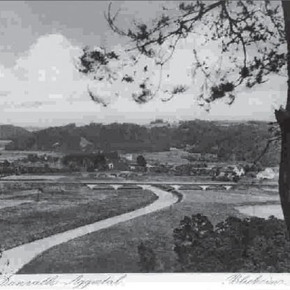 Im Vordergrund die neue Brücke (1930). Dahinter die alte Fünfbogenbrücke.