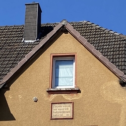 Schelmischer Spruch am Haus Hauptstraße 110