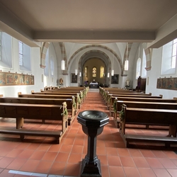 Blick in Richtung Chor der Kirche, Nov. 2022