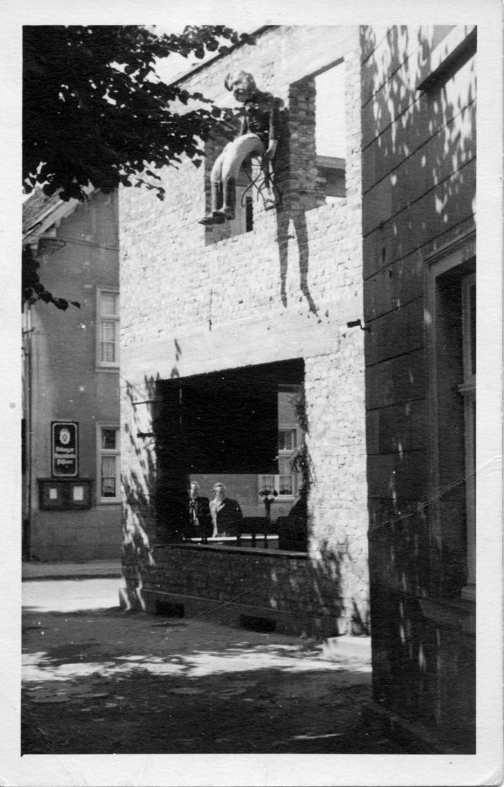 Gaststätte Schnitzler im Wiedraufbau 1946 mit dem Peijass