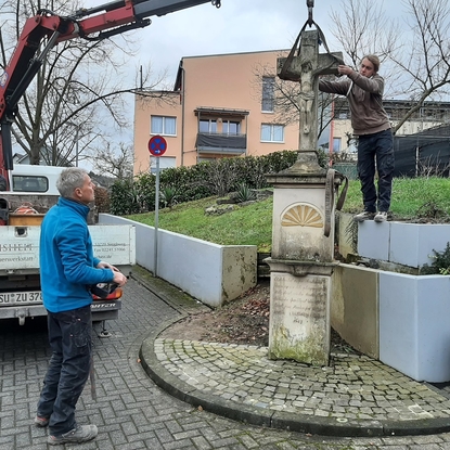 Demontage Wegekreuz Schmiedgasse 10 am 20.12.2023