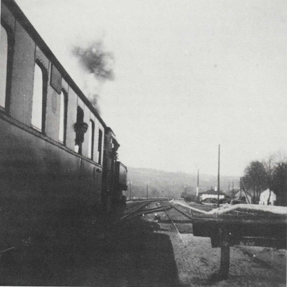 Abfahrender Zug auf dem Bahnhof Wahlscheid in Richtung Overath im April 1936.