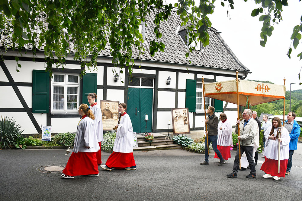 An der alten Schule in Neuhonrath