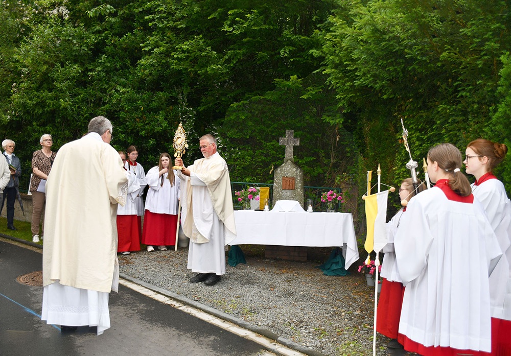 Der erster Segensaltar war am Wegekreuz am Fuße des Kämpenweges.